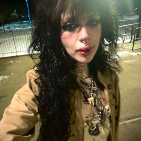 Meet your Posher, Mona - Picture 2 of 4